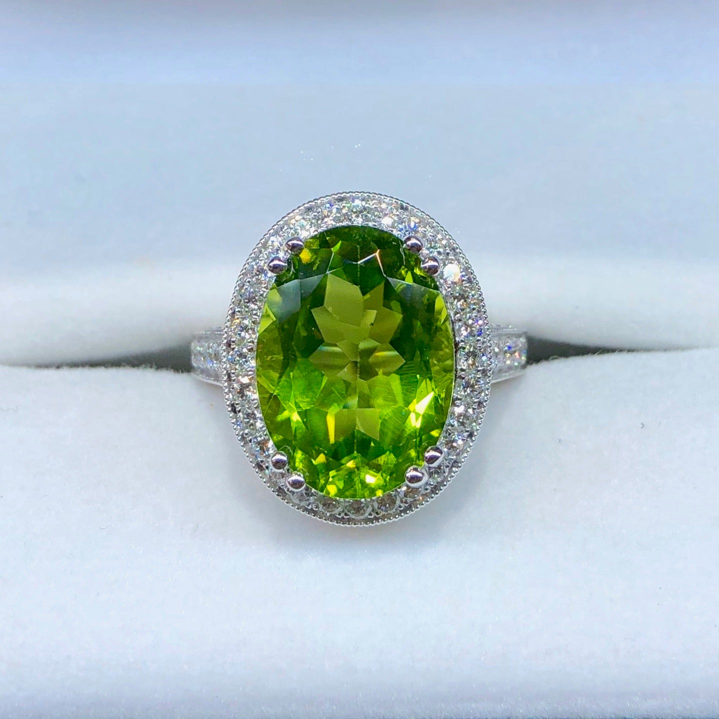 Accurate Traders 6.5 Ratti Peridot Stone Silver Adjustable Ring (5.9  carats) Original and Certified by GLI Natural Paridot Gemstone Chandi Free  Size Anguthi Unheated and Untreated : Amazon.in: Jewellery